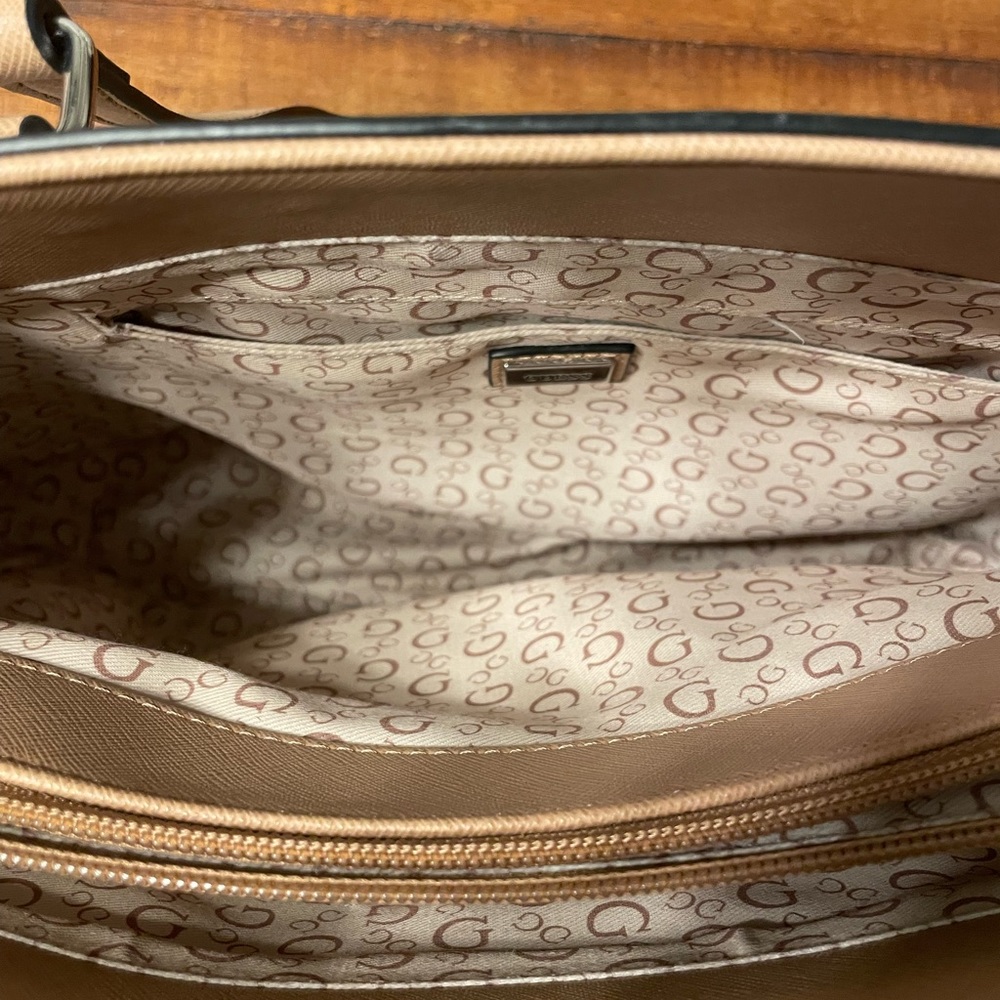 Guess Floral Tote - Picture 9 of 12